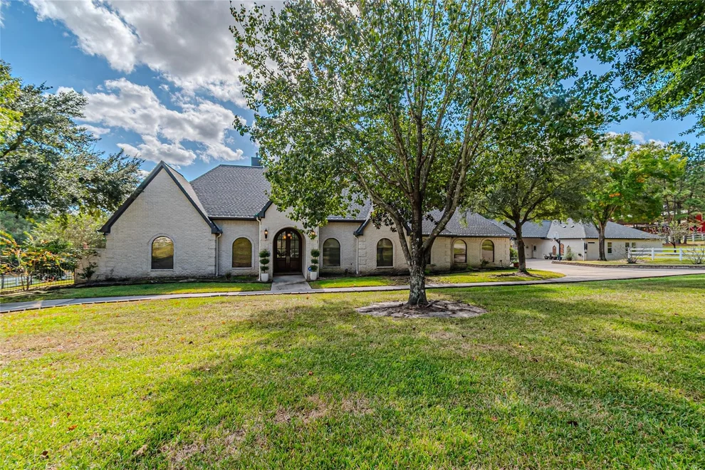 Unit for sale at 15569 Crown Oaks Drive, Montgomery, TX 77316