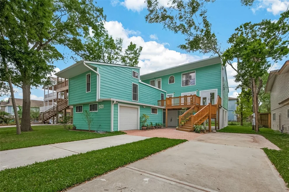 Unit for sale at 921 Ivy Road, Clear Lake Shores, TX 77565