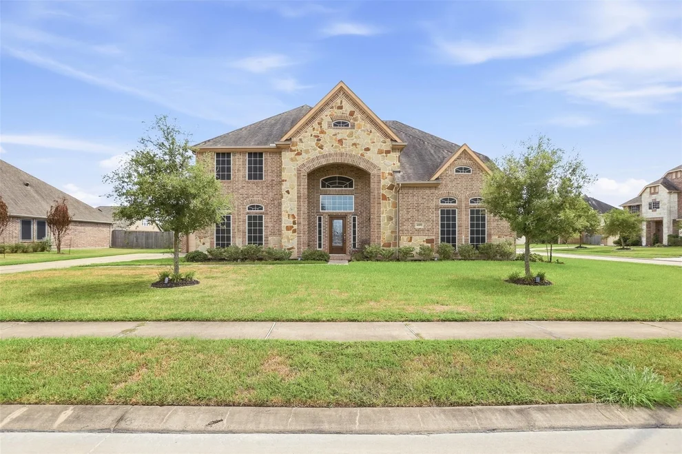Unit for sale at 4002 Broadmoor Drive, Mont Belvieu, TX 77523