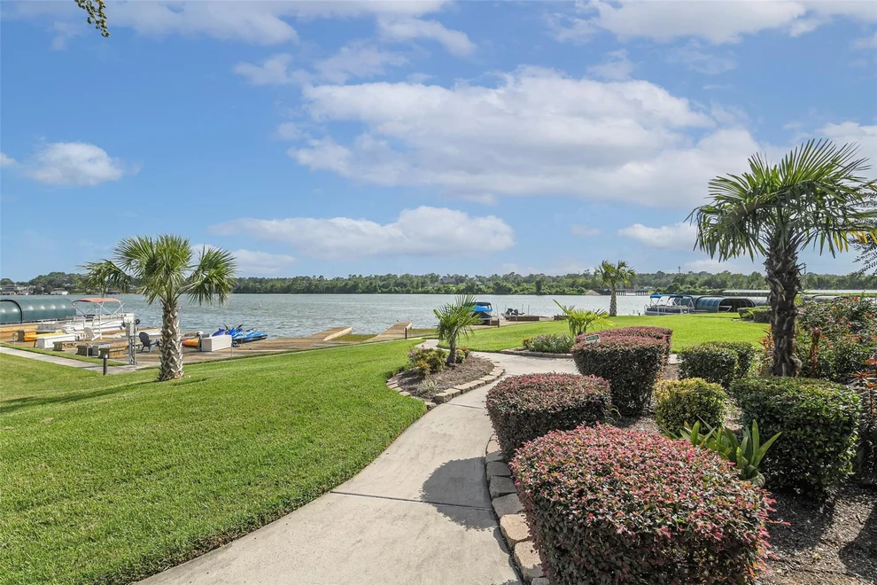 Unit for sale at 93 W Palm Boulevard, Montgomery, TX 77356