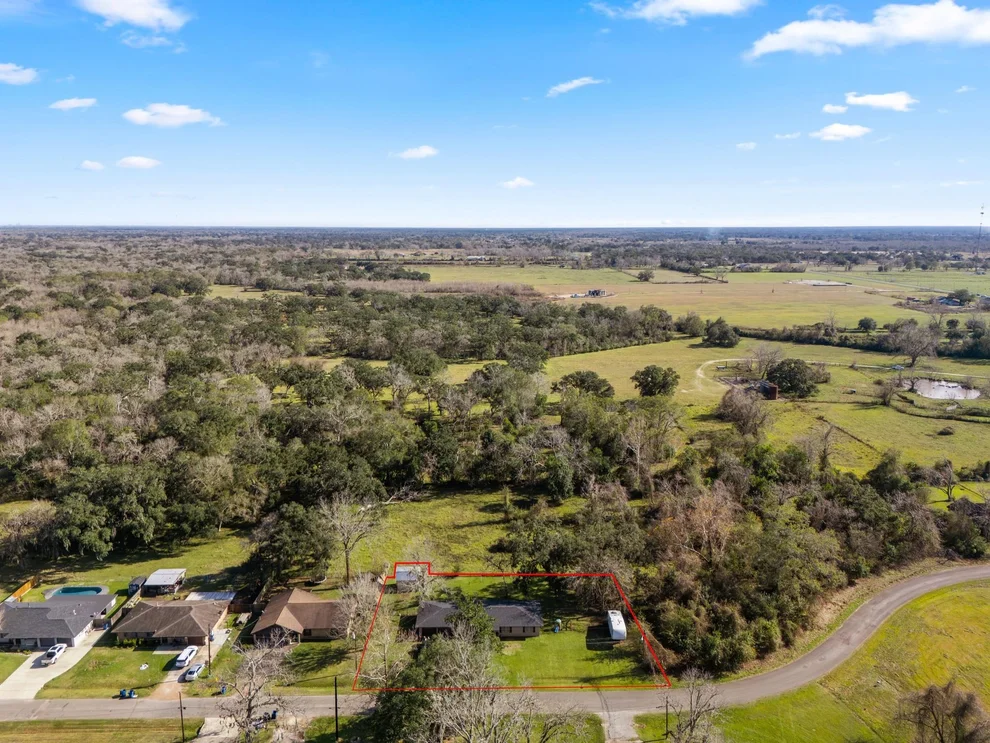 Unit for sale at 904 Avenue C, Sweeny, TX 77480