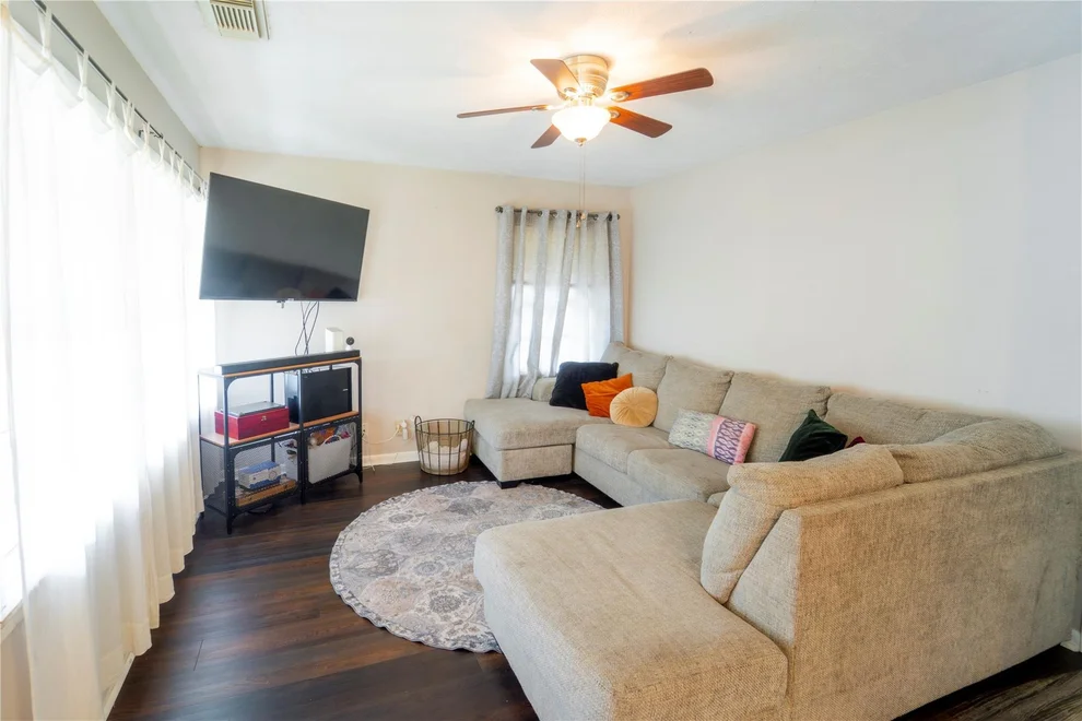 Unit for sale at 1101 Orange Street, La Marque, TX 77568