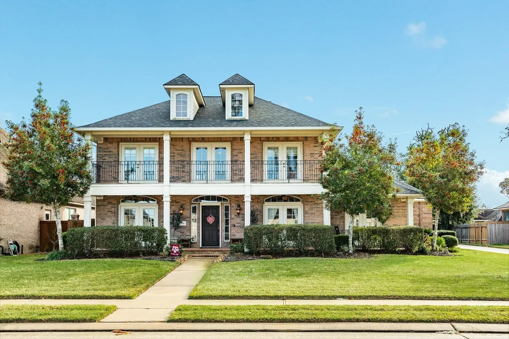 Unit for sale at 204 Arrowhead Drive, Lake Jackson, TX 77566