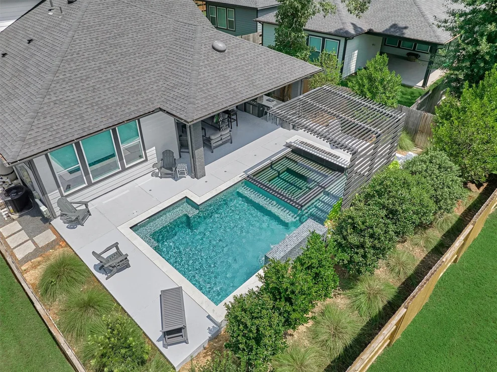 Unit for sale at 320 Bromley Square Drive, Montgomery, TX 77316