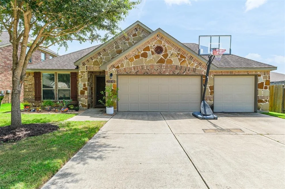 Unit for sale at 2010 Wembley Way, Rosenberg, TX 77471