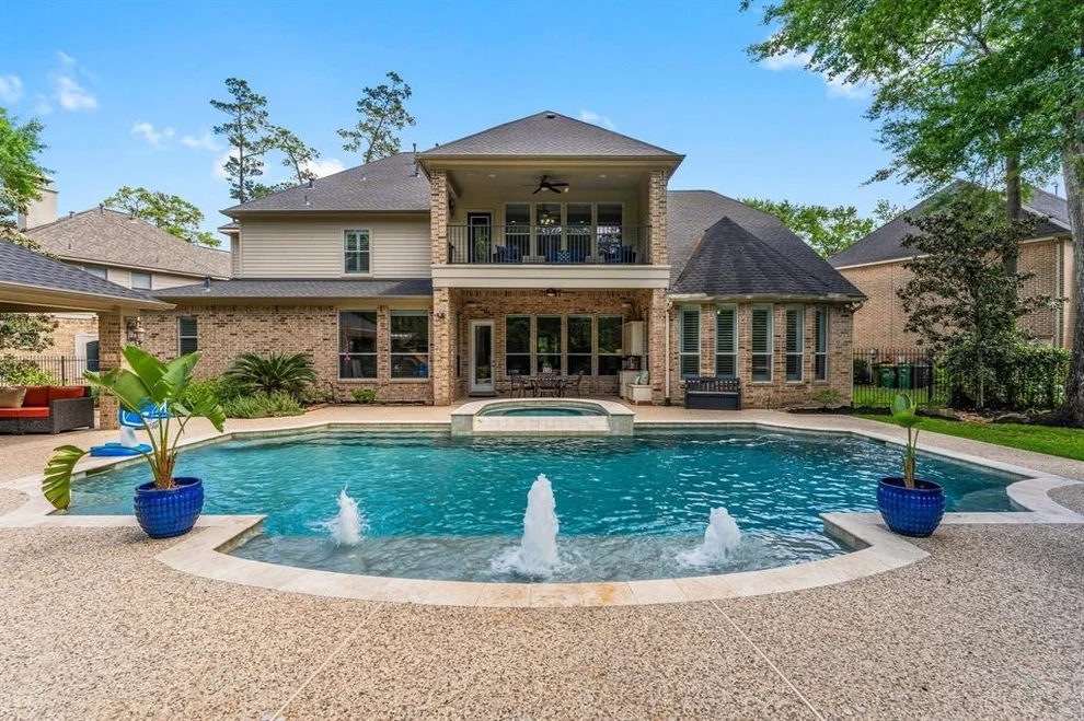 Unit for sale at 66 N Veilwood Circle, The Woodlands, TX 77382
