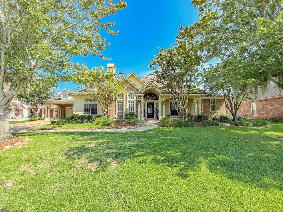 Unit for sale at 106 Harvard Oaks Drive, Lake Jackson, TX 77566
