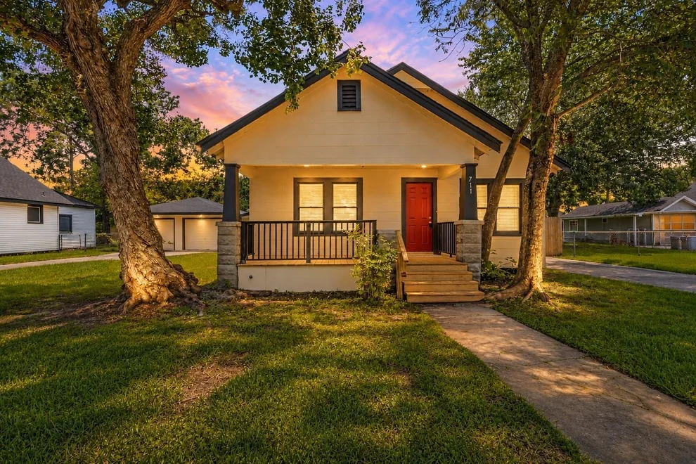 Unit for sale at 711 Bowie Street, Baytown, TX 77520