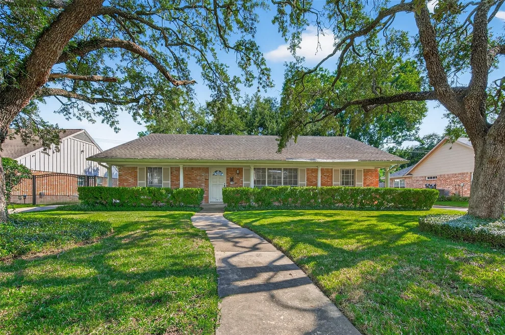 Unit for sale at 7811 Meadow Lake Lane, Houston, TX 77063