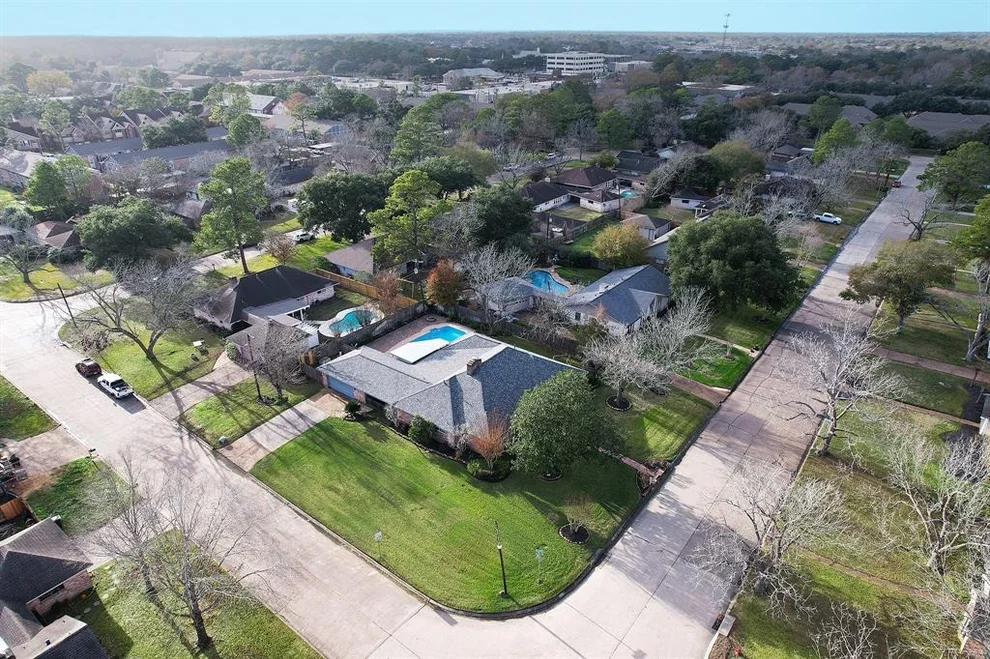 Unit for sale at 714 Quaker Drive, Friendswood, TX 77546