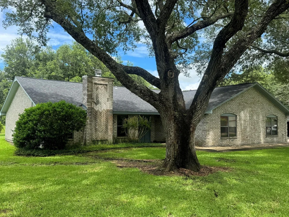 Unit for sale at 4 Shantilly Lane, Bay City, TX 77414