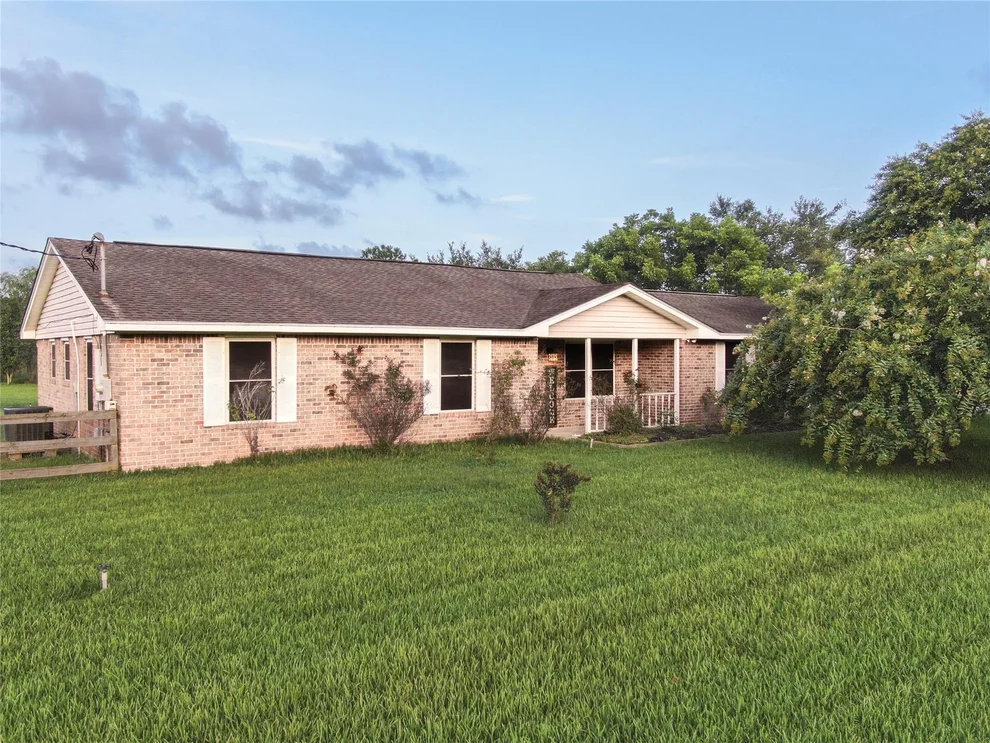 Unit for sale at 7301 Avenue L 1/2, Santa Fe, TX 77510