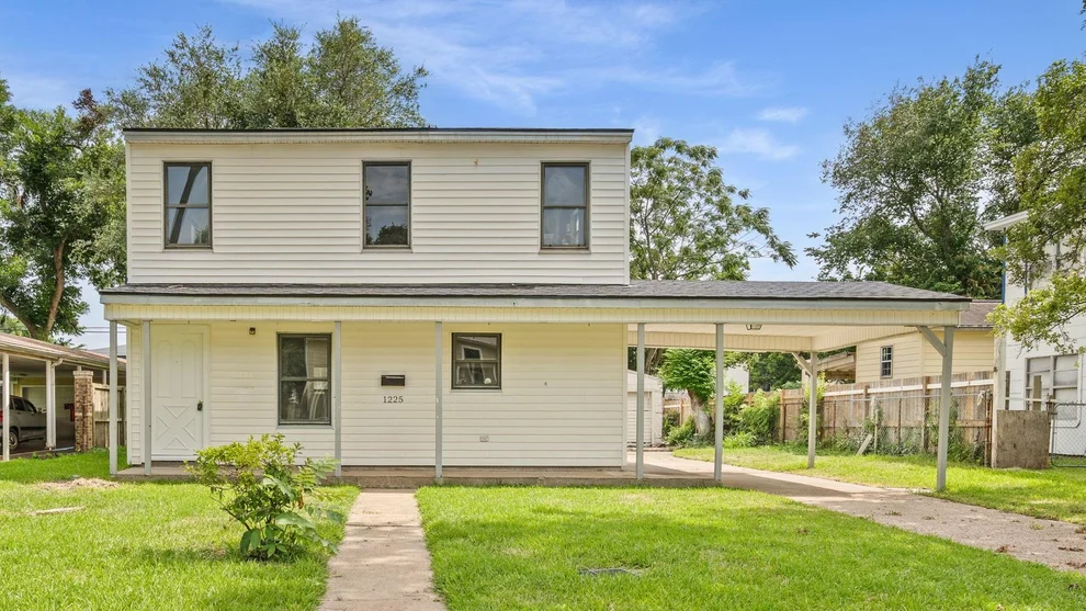 Unit for sale at 1225 3rd Avenue N, Texas City, TX 77590