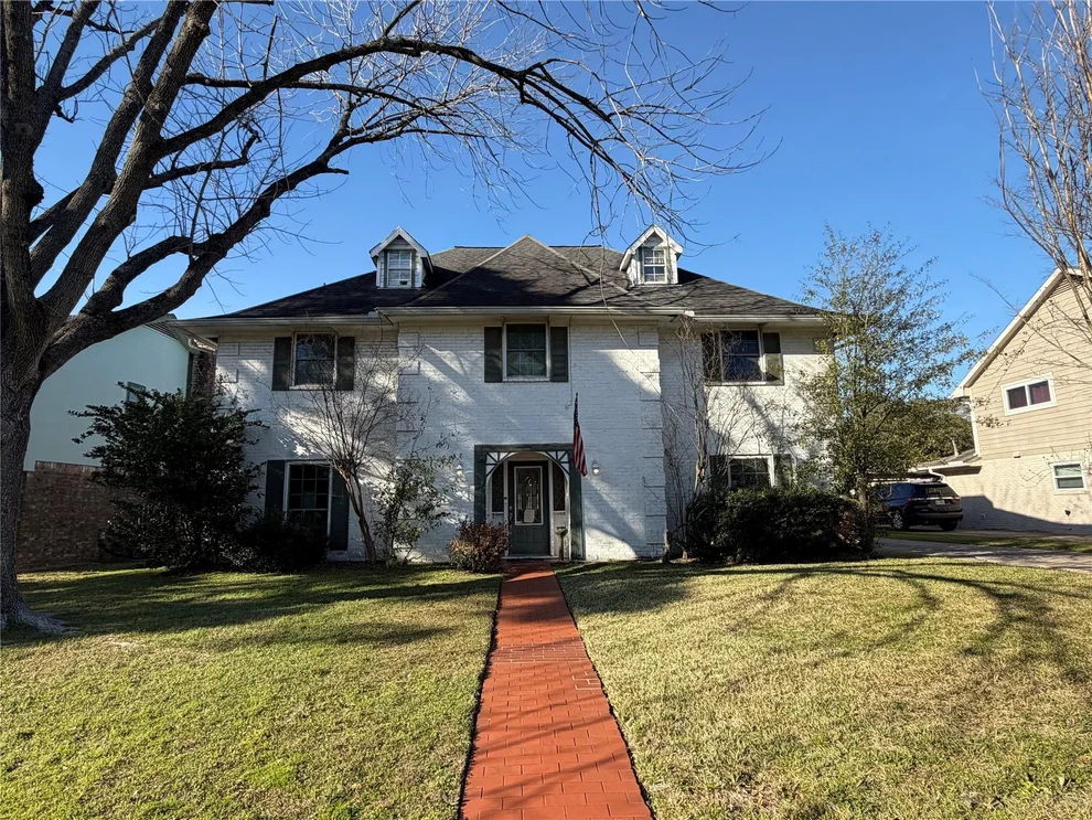 Unit for sale at 5030 Bayou Vista Drive, Houston, TX 77091