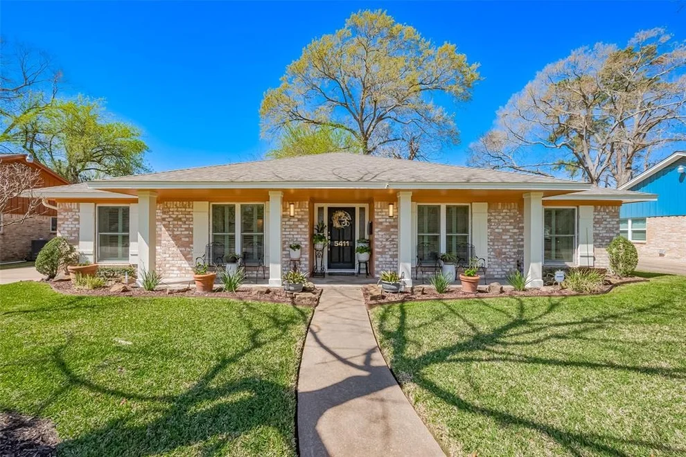 Unit for sale at 5411 Candlecrest Drive, Houston, TX 77091