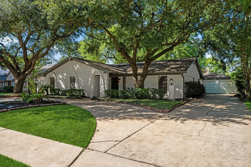 Unit for sale at 1110 Cheshire Lane, Houston, TX 77018