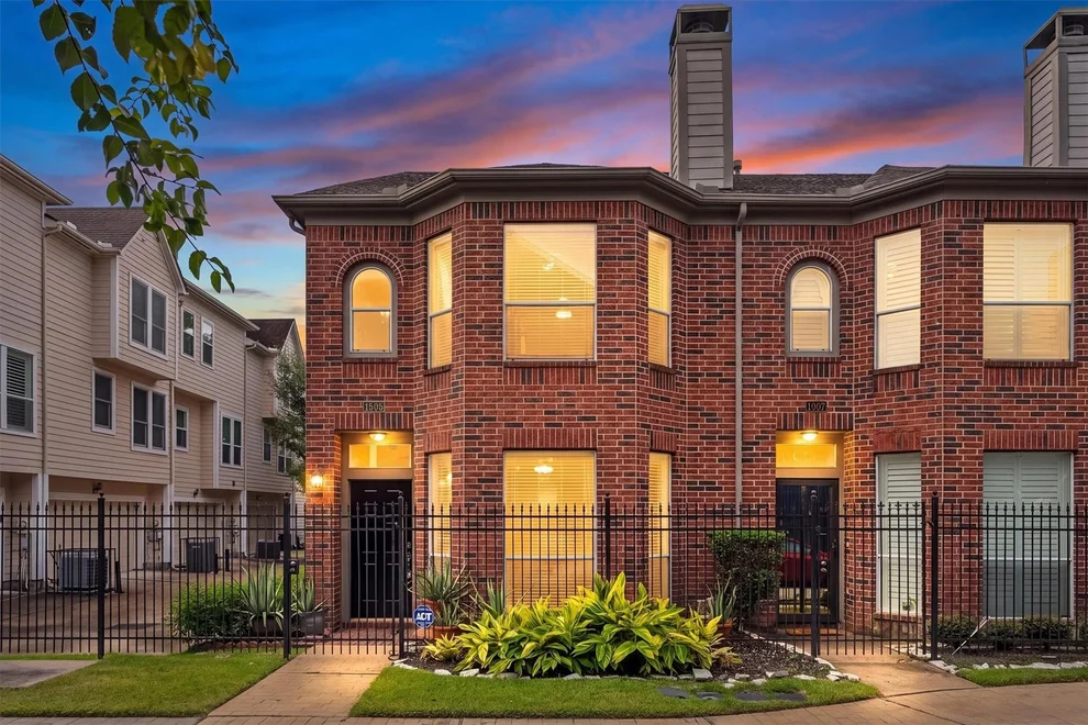 Unit for sale at 1505 Oneil Street, Houston, TX 77019