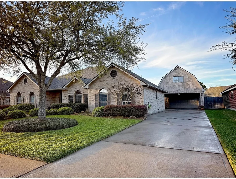 Unit for sale at 1704 Cross Spring Lane, League City, TX 77573