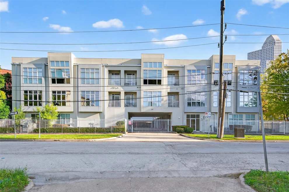 Unit for sale at 207 Pierce Street, Houston, TX 77002