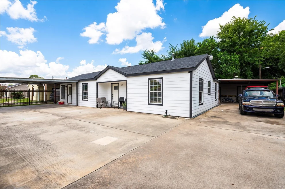 Unit for sale at 233 E Sunnyside Street, Houston, TX 77076