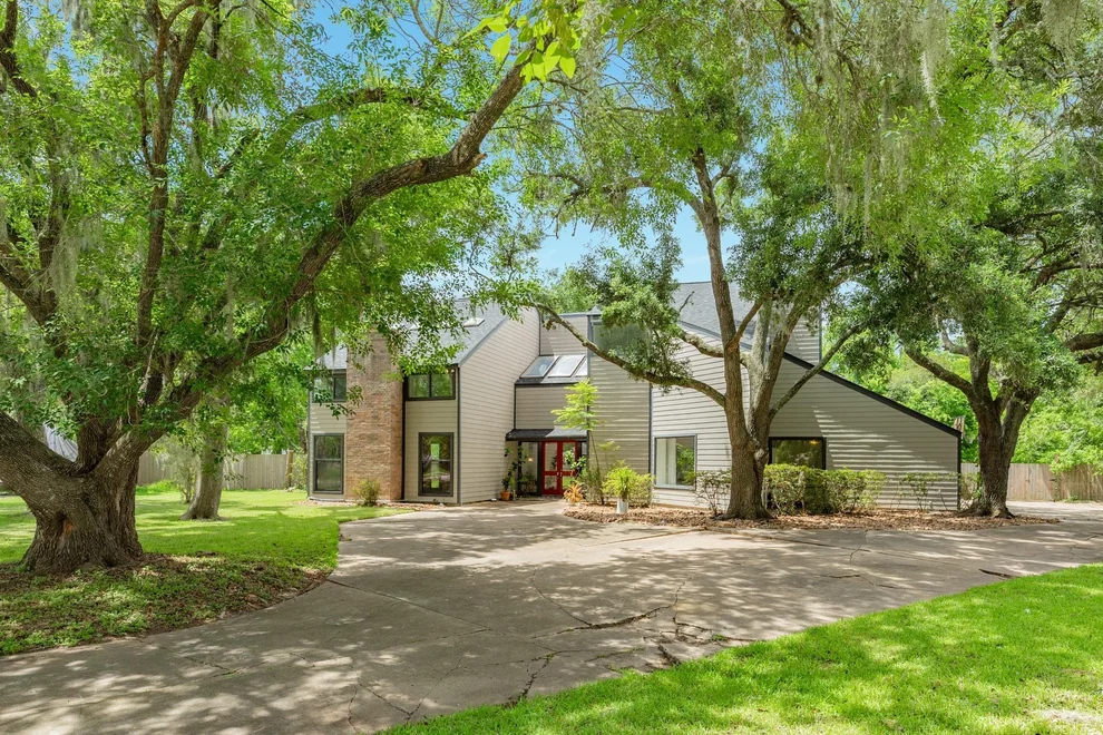 Unit for sale at 121 Catalpa Street, Lake Jackson, TX 77566