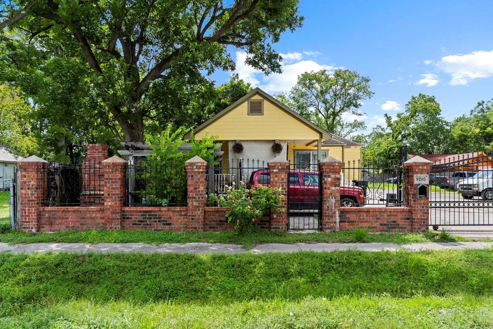 Unit for sale at 8205 Appleton, Houston, TX 77022