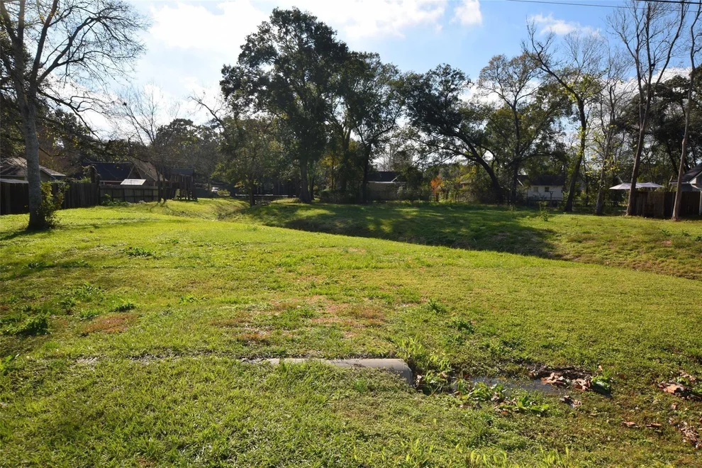 Unit for sale at 499 N Illinois Avenue, League City, TX 77573