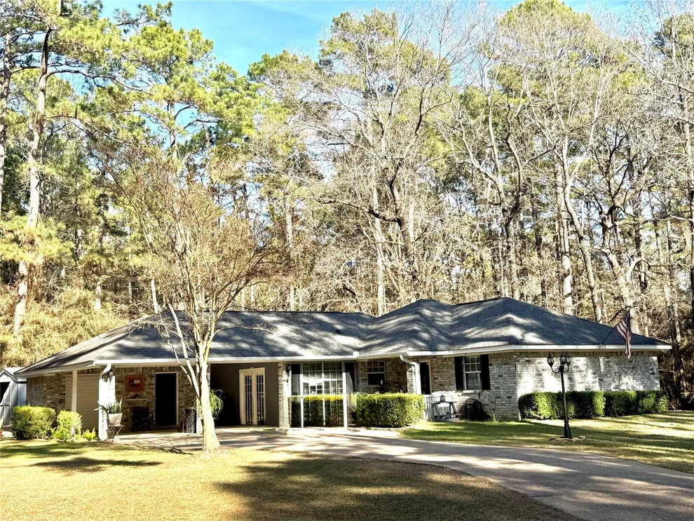 Unit for sale at 98 Red Bud Road, Trinity, TX 75862