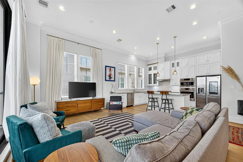 Unit for sale at 6240 Kansas Street, Houston, TX 77007