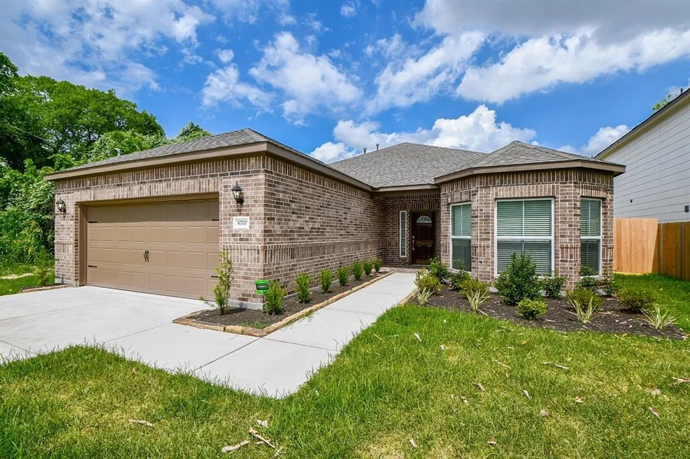 Unit for sale at 6710 Utah Street, Houston, TX 77091