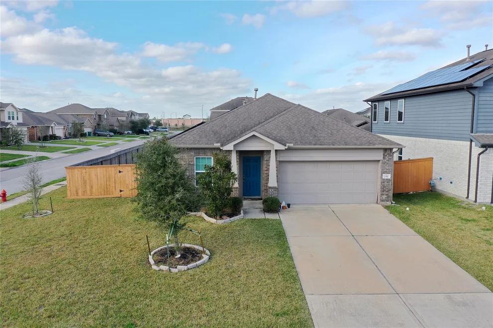 Unit for sale at 2317 Thunderbolt Peak Drive, Rosharon, TX 77583