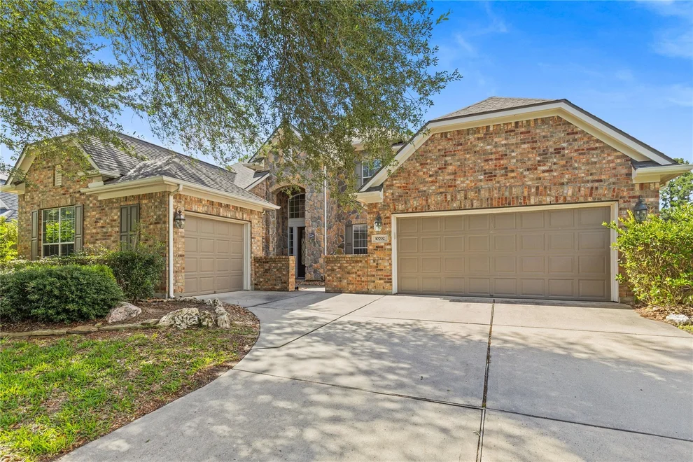 Unit for sale at 10702 Winding Green Drive, Humble, TX 77338