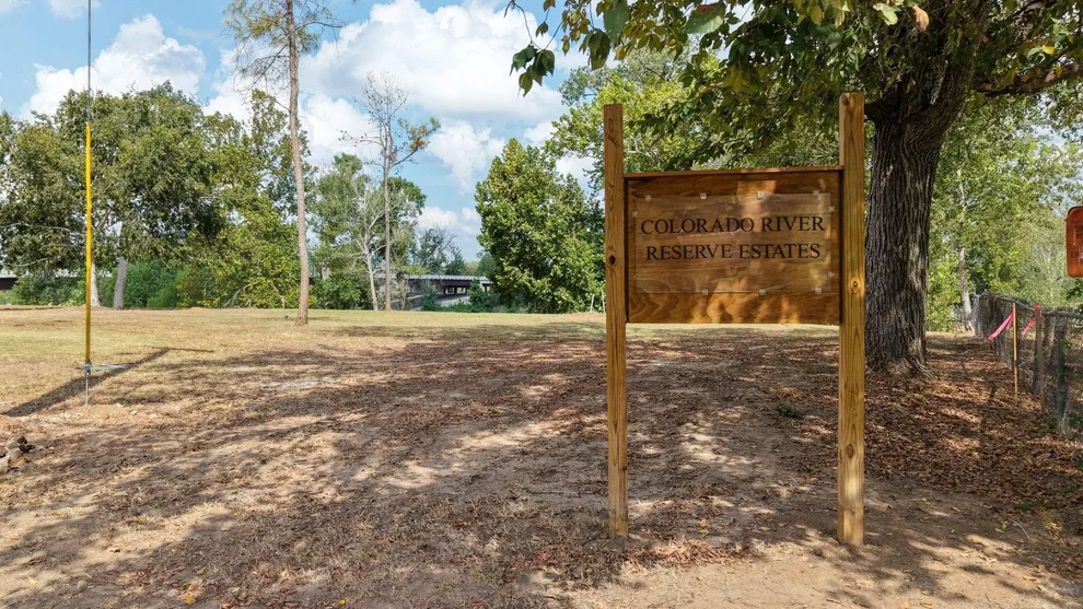 Unit for sale at 920 Robson, Columbus, TX 78934