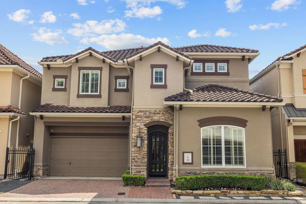 Unit for sale at 33 N Creekside Court, Houston, TX 77055