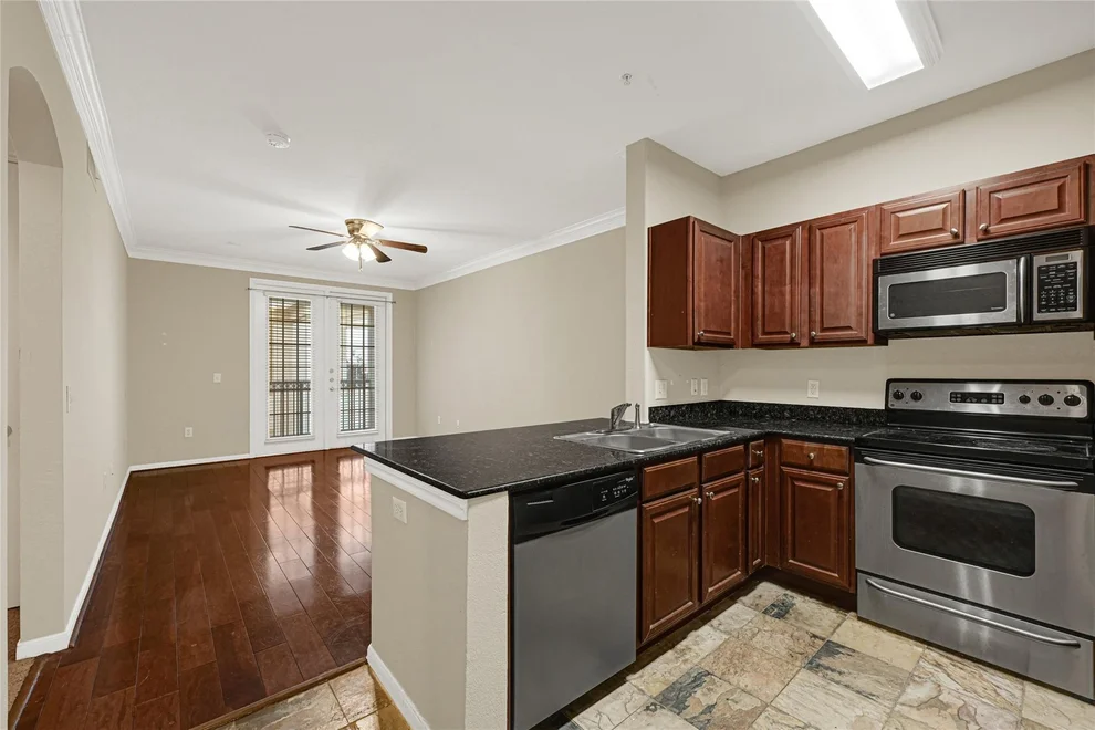 Unit for sale at 7575 Kirby Drive, Houston, TX 77030