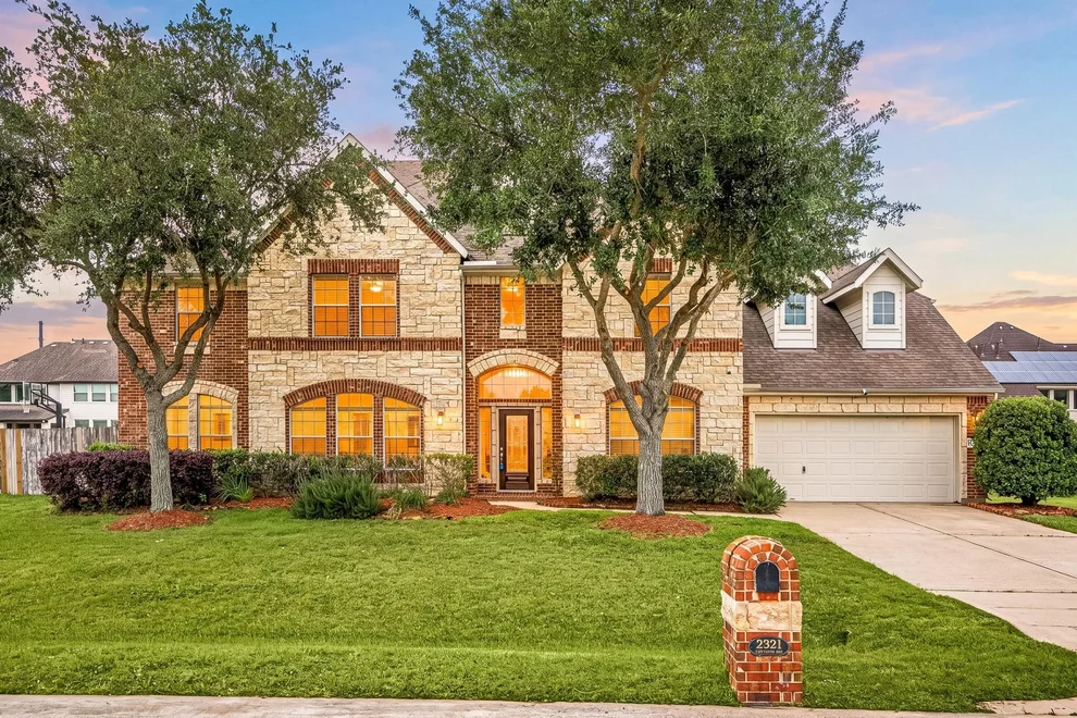 Unit for sale at 2321 Lakeway Drive, Friendswood, TX 77546