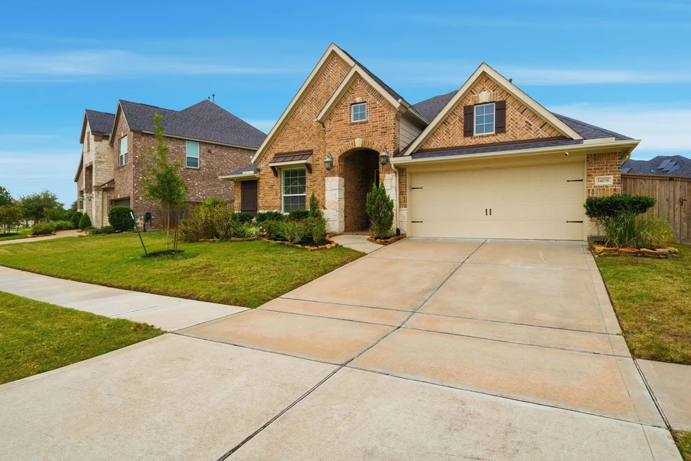 Unit for sale at 14051 Dunsmore Landing Drive, Houston, TX 77059