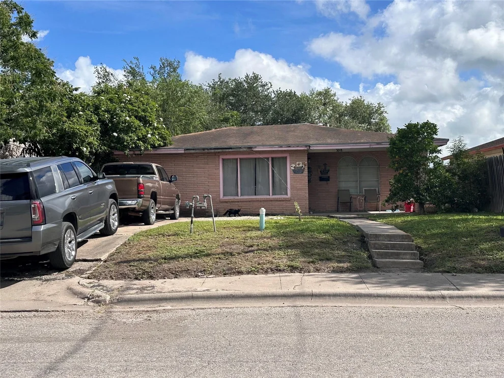 Unit for sale at 308 W Hill Avenue, Alice, TX 78332
