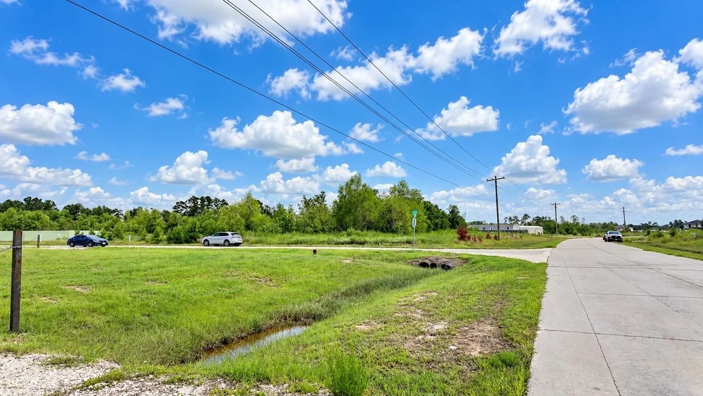 Unit for sale at 5707 5739, Cleveland, TX 77327