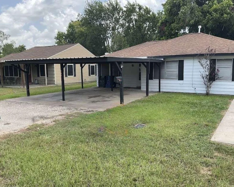 Unit for sale at 401 Farrer Street, Angleton, TX 77515