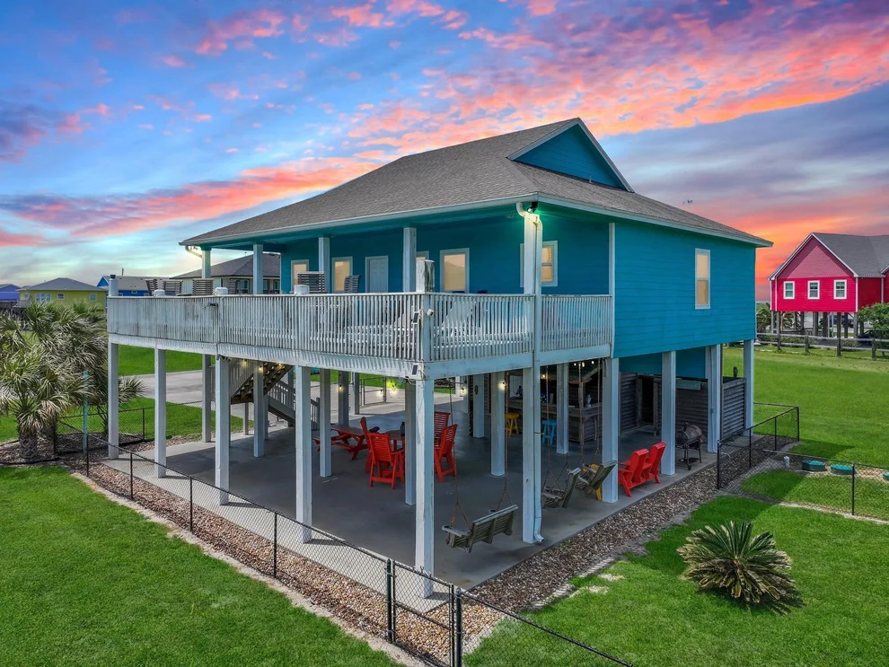 Unit for sale at 962 Surfside Drive, Crystal Beach, TX 77650