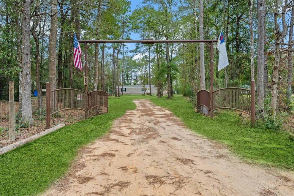 Unit for sale at 280 Martin Creek Drive, Cleveland, TX 77328