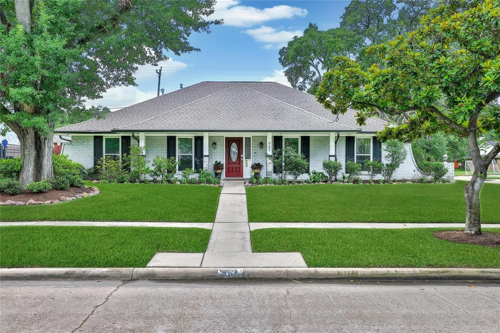 Unit for sale at 963 Thornton Road, Houston, TX 77018