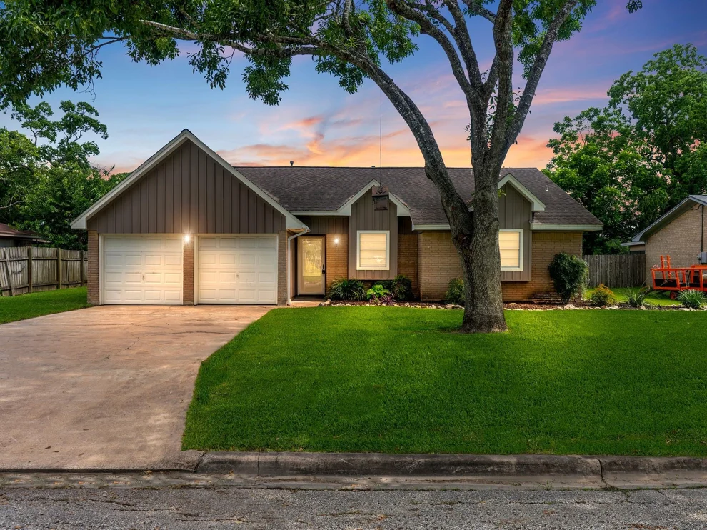 Unit for sale at 3925 Heatherglen Street, Bay City, TX 77414