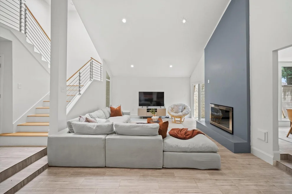Unit for sale at 15573 Memorial Drive, Houston, TX 77079