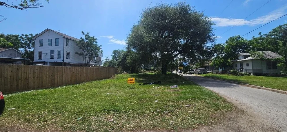Unit for sale at 1401 34th Street, Galveston, TX 77550