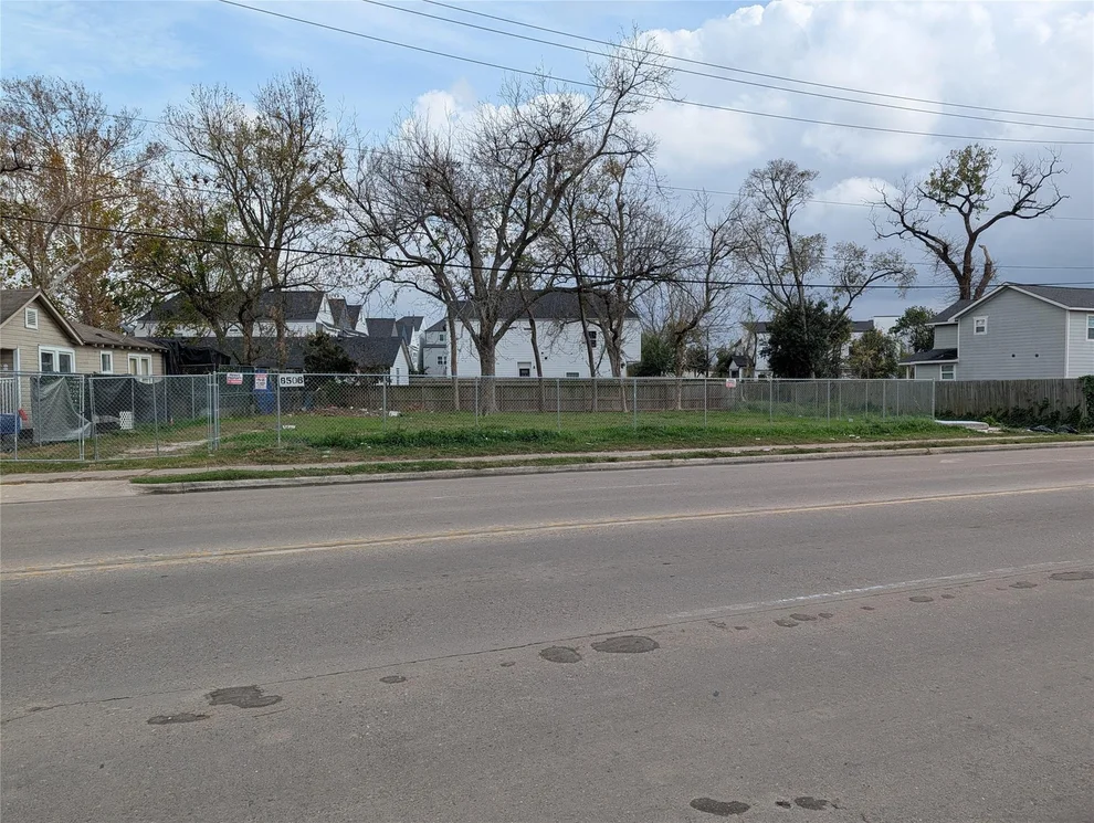 Unit for sale at 8506 North Main Street, Houston, TX 77022