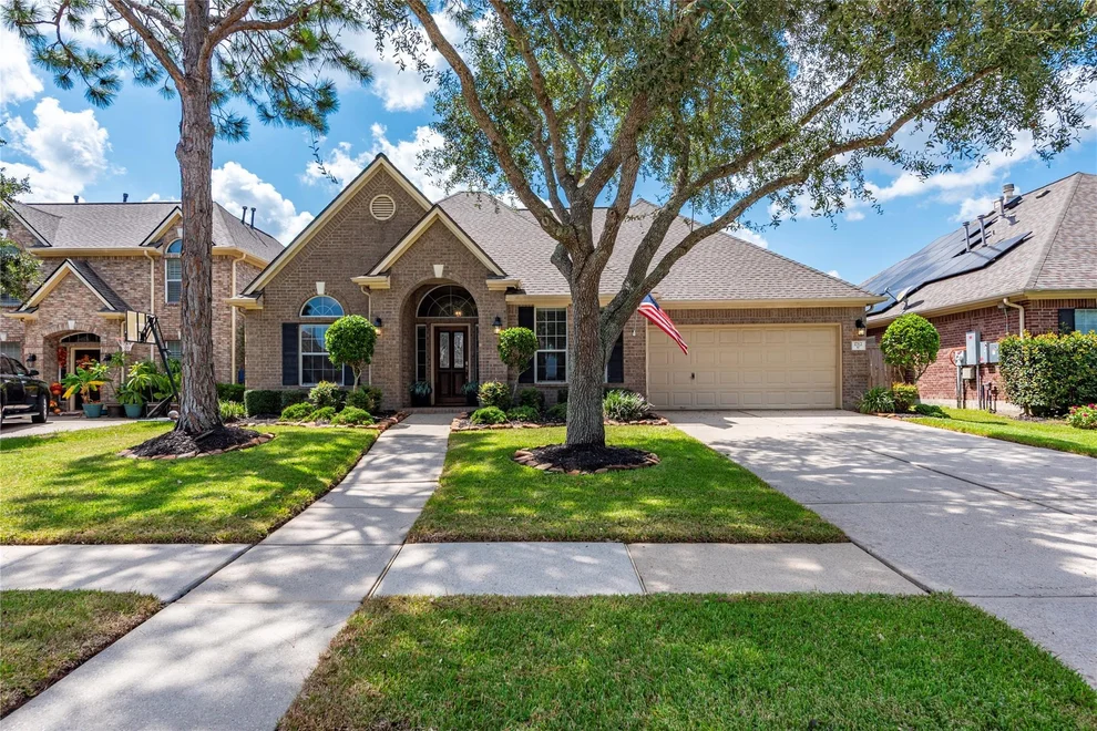 Unit for sale at 1712 Hidden Brook Lane, League City, TX 77573