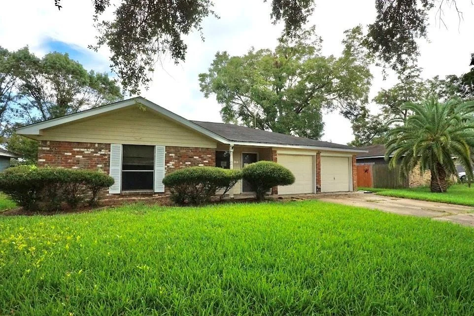 Unit for sale at 324 Pine Street, Lake Jackson, TX 77566
