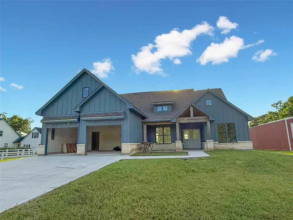 Unit for sale at 444 Mill Road, Angleton, TX 77515